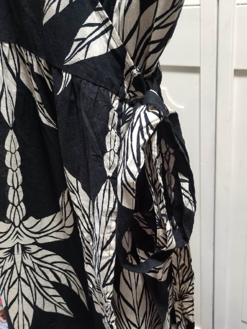 H&M Black Wrap Dress with Cream Tropical Leaf Print - Picture 5 of 7